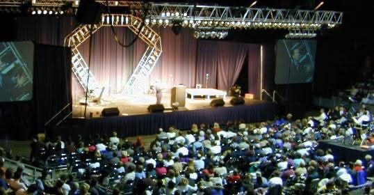 Chuck Goetschel speaking to a large audience